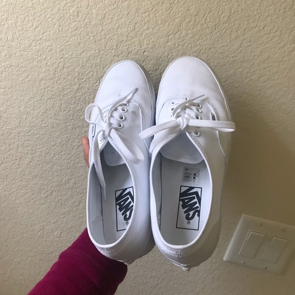 LIKE NEW ALL WHITE AUTHENTIC VANS - Picture 2 of 6